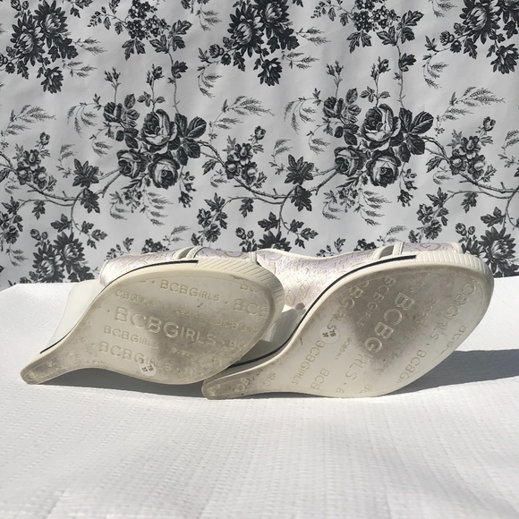 BCBGirls bg-olwen White Peep-Toe Wedges - Picture 6 of 10